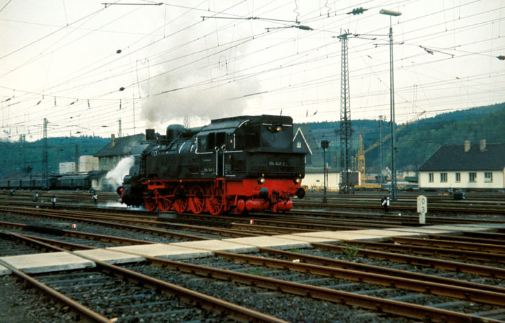 094 540-2 rangiert in Dillenburg, 30.04.1972