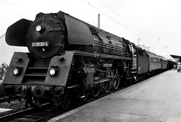 01 0530-4 in Bebra vor D1099 nach Stralsund, 11.09.1972