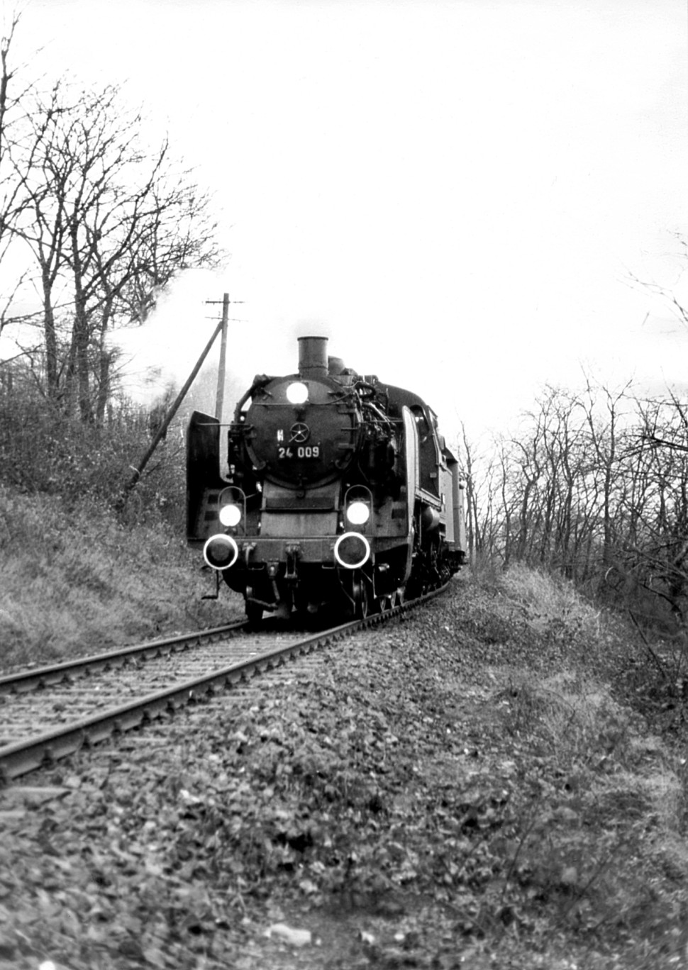 Dampflok 24 009 auf Korkenzieherbahn vor Solingen-Wald, 02.12.1972