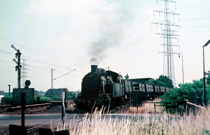 Werksbahn Jung Dt der RAG am Bü, 09.1973