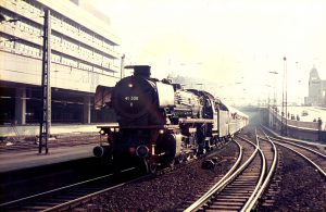 41 308 Einfahrt in Wuppertal-Elberfeld, 11.04.1976