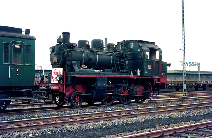 BLE 146 "Puste-Kalinken" abgestellt in Remscheid-Hbf, 19.06.1976