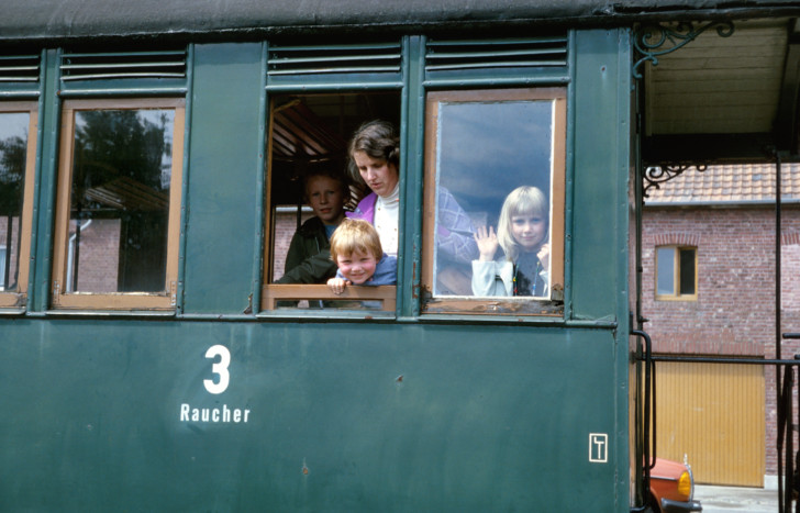 Familie bei der Selfkantbahn, 03.06.1979