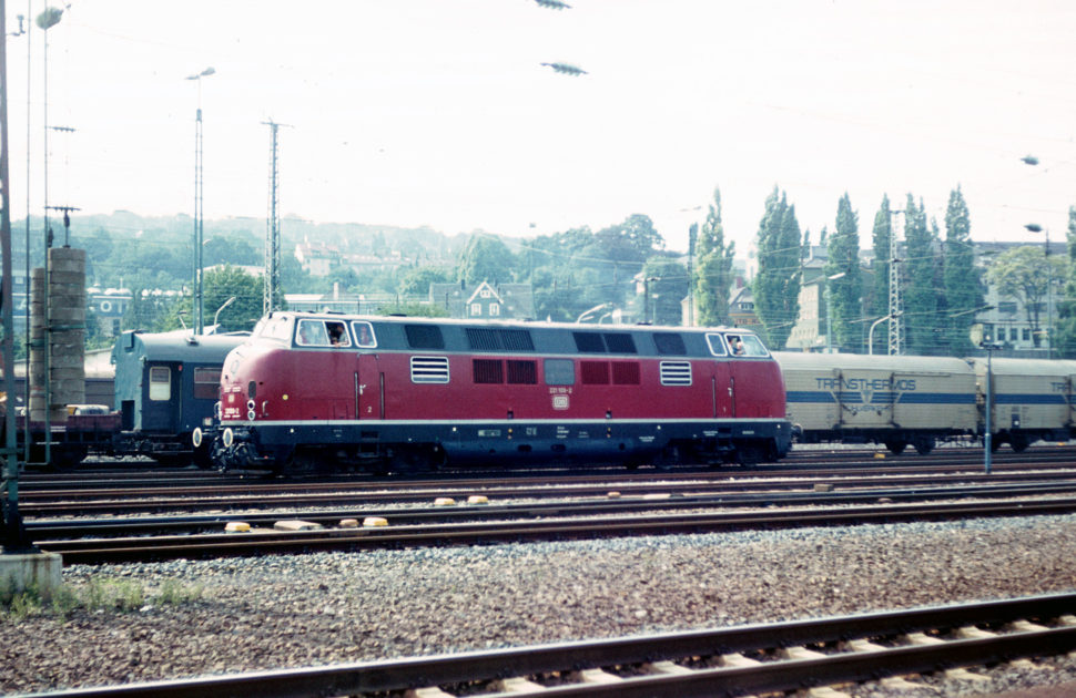 221 109-2 Lz in Wuppertal-Oberbarmen, 28.08.1983