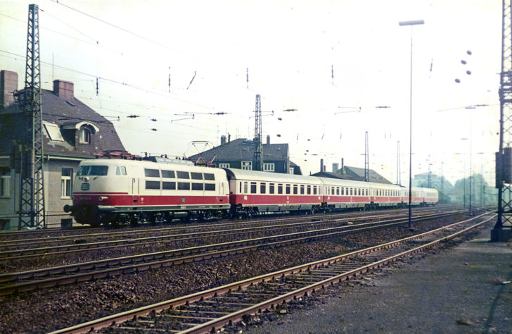 Dompfeil IC140 mit 103 102-0 in Wuppertal-Barmen, 07.1973