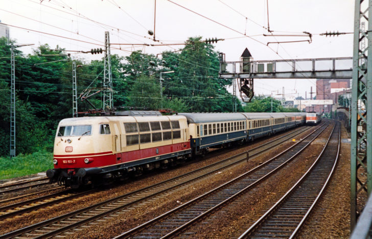 103 151-7 vor Wuppertal-Elberfeld, 07.1987
