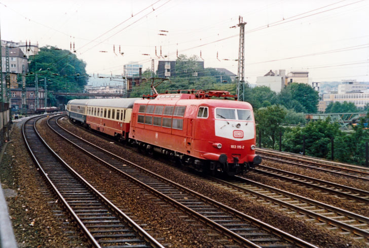 103 115-2 bei Elberfeld (Wolkenburg), 07.1987