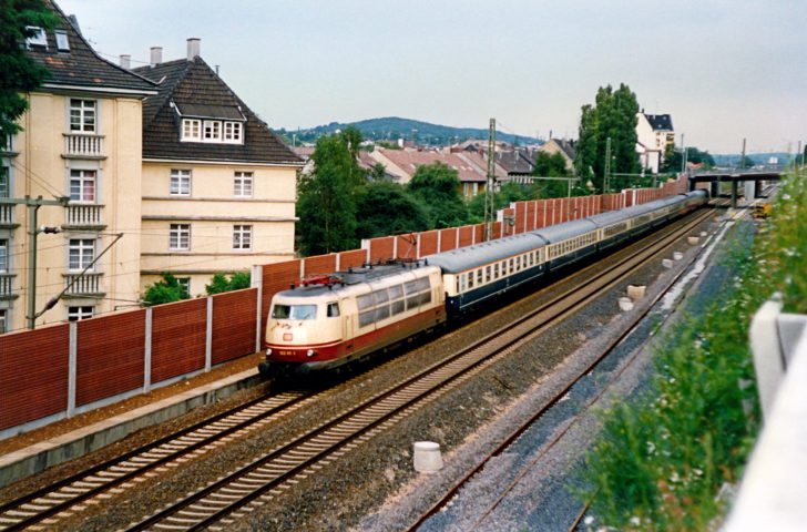103 111-1 hinter Wuppertal-Langerfeld, 07.1987