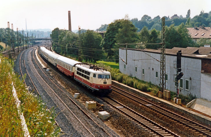 103 177-2 vor Wuppertal-Langerfeld, 07.1987