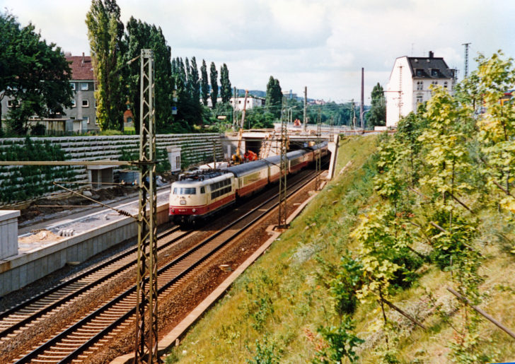103 226-7 bei Wuppertal-Langerfeld, 07.1987