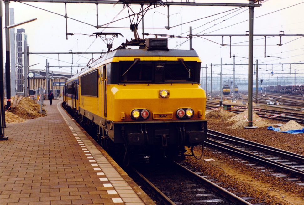 NS 1642 vor Intercity nach Den Haag, 12.03.1988