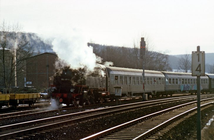 064 491-4 Ausfahrt Wuppertal Rauental, 30.12.1995