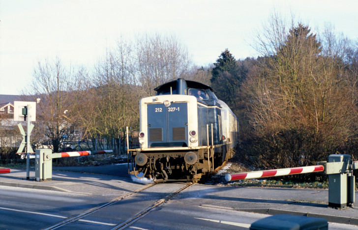 212 327 Bü Bevertalstrasse Hueckeswagen, 30.12.1995