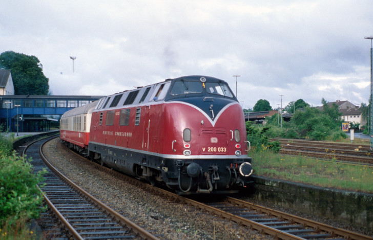 V200 033 mit Orient-Express in Remscheid-Hbf, 28.06.1997