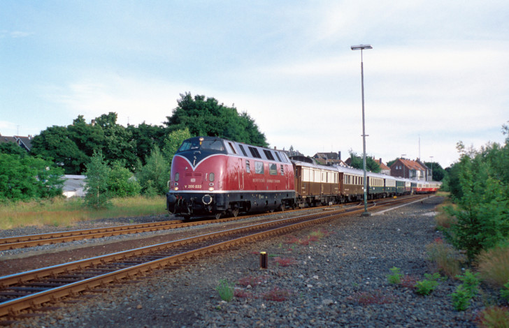 V200 033 mit Orient-Express in Remscheid-Lennep, 27.06.1997