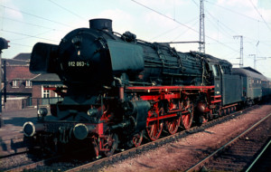 012 063-4 mit D714 in Rheine, 07.1973