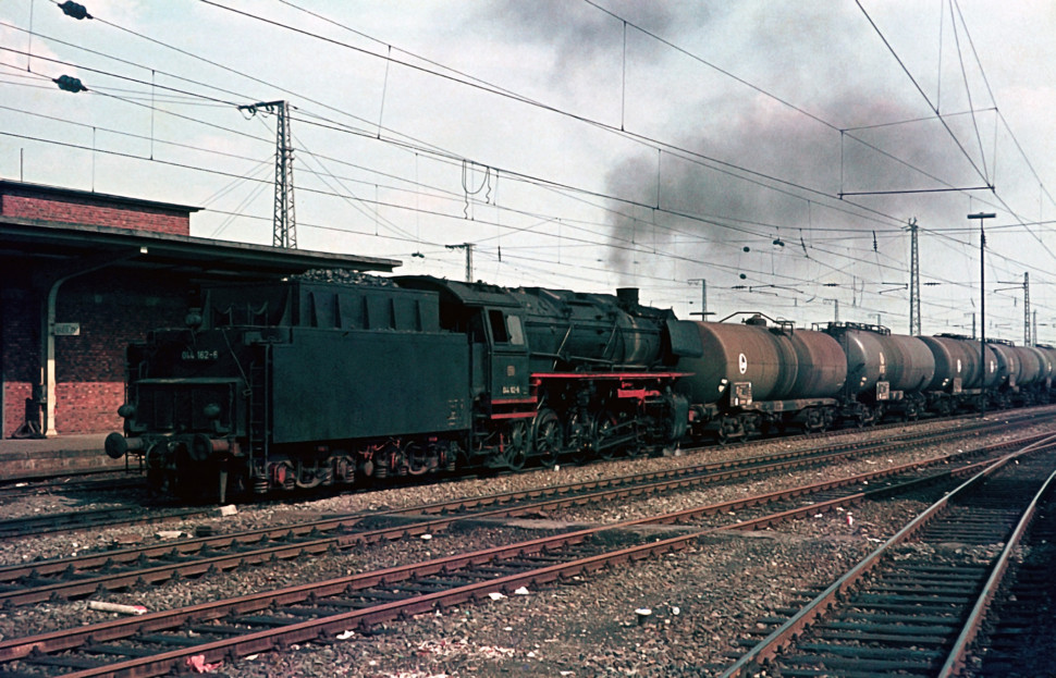 044 162-6 mit Kesselwagen, 07.1973