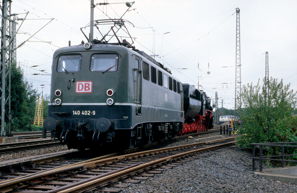 140 402-9 & 52-8086 in Wuppertal-Langerfeld, 10.09.1994