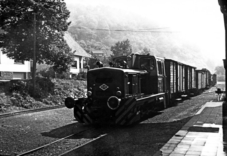 Burgbrohl Einfahrt Güterzug, 03.07.1971