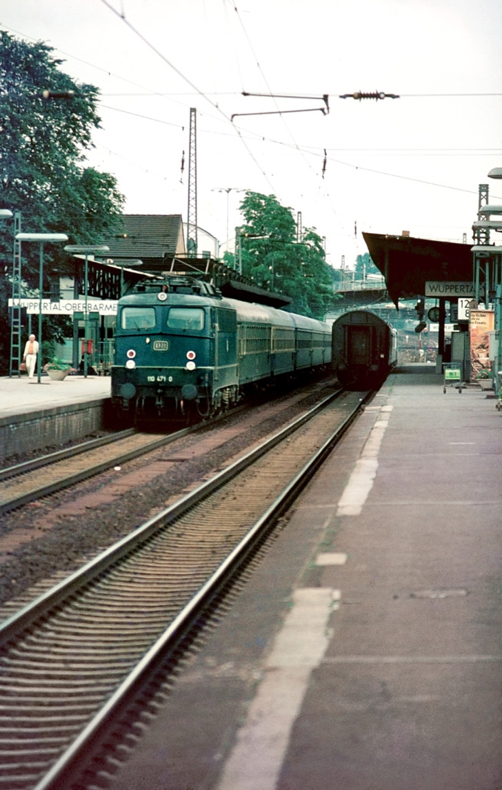 110 471-0 Wuppertal-Oberbarmen Gleis 2, 1977