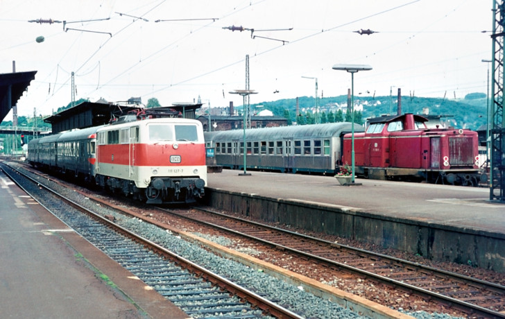 111 127-7 + 212-106-9 in Wuppertal-Oberbarmen, 1978