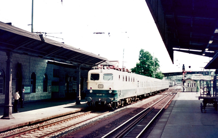 141 267-5 Wuppertal-Oberbarmen Bahnsteig Gleis2, 1974