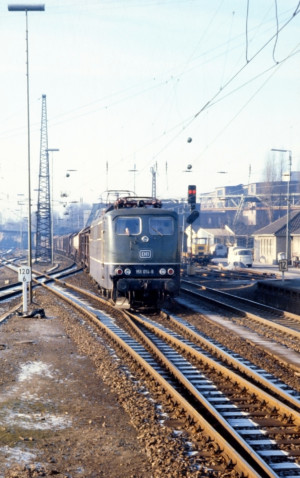 151 014-8 Güterzug Gleis 3 Wuppertal Oberbarmen, 1977